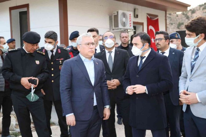 Vali Şimşek, Patlama Yerinde İncelemede Bulundu: “Olay Kontrol Altında”