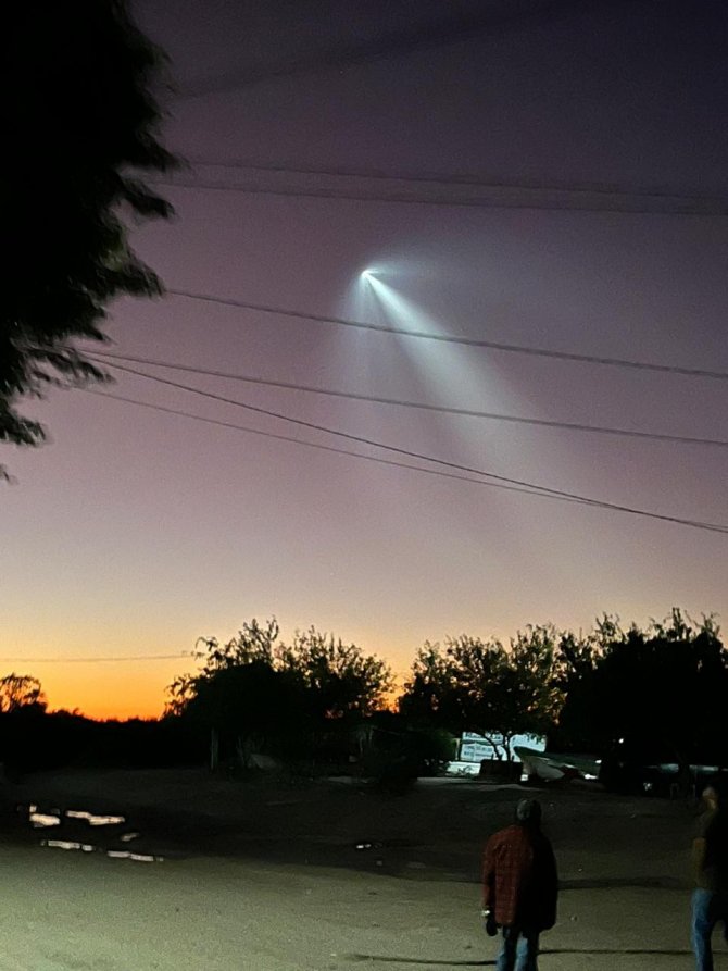 Spacex’in Falcon 9 Roketi Meksika Semalarında Gözlendi