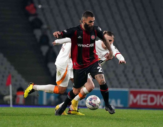 Spor Toto Süper Lig: Fatih Karagümrük: 0 - Galatasaray: 0 (İ̇lk Yarı)
