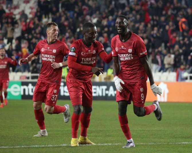 Uefa Avrupa Konferans Ligi: Sivasspor: 3 - Cfr Cluj: 0 (Maç Sonucu)