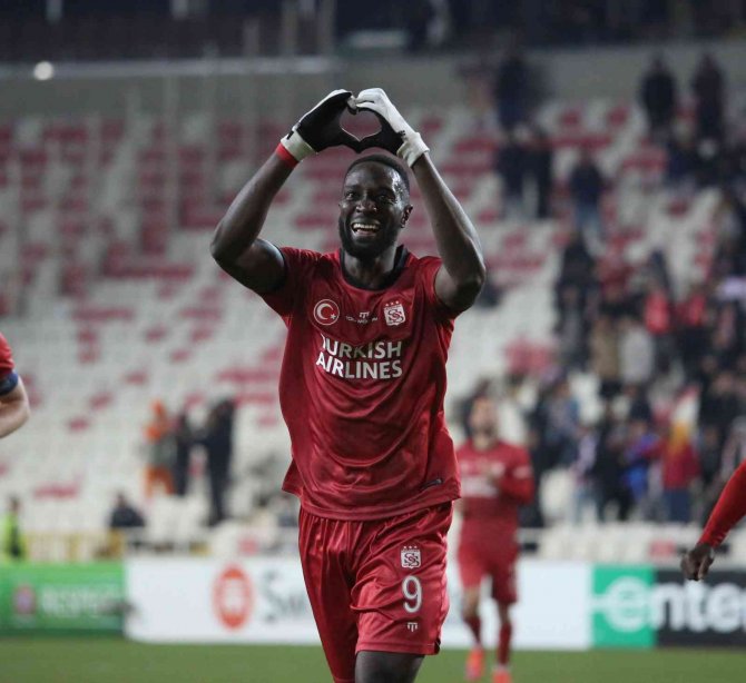 Uefa Avrupa Konferans Ligi: Sivasspor: 3 - Cfr Cluj: 0 (Maç Sonucu)