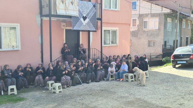 Köy Meydanına Hayırseverlerin Desteğiyle Taş Fırın Yaptırıldı