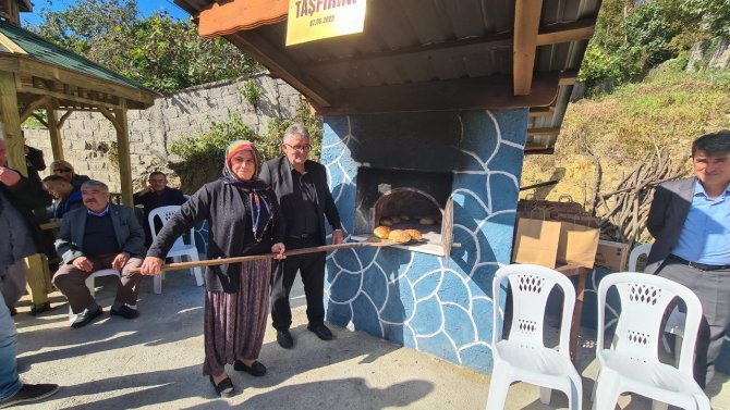 Köy Meydanına Hayırseverlerin Desteğiyle Taş Fırın Yaptırıldı