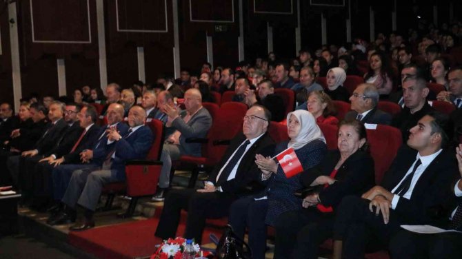 Adının Verildiği Okulun, Öğrencilerinin 29 Ekim Gösterisinde Duygulandı