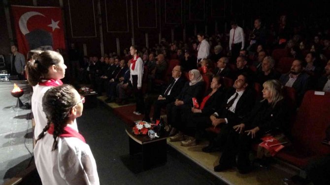 Adının Verildiği Okulun, Öğrencilerinin 29 Ekim Gösterisinde Duygulandı