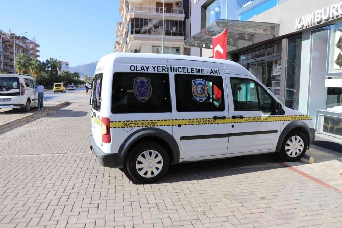 Emekli Öğretmen Yalnız Yaşadığı Dairede Ölü Bulundu