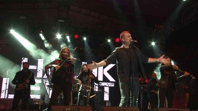 Ataşehir’de Cumhuriyet Bayramı Coşkuyla Kutlandı