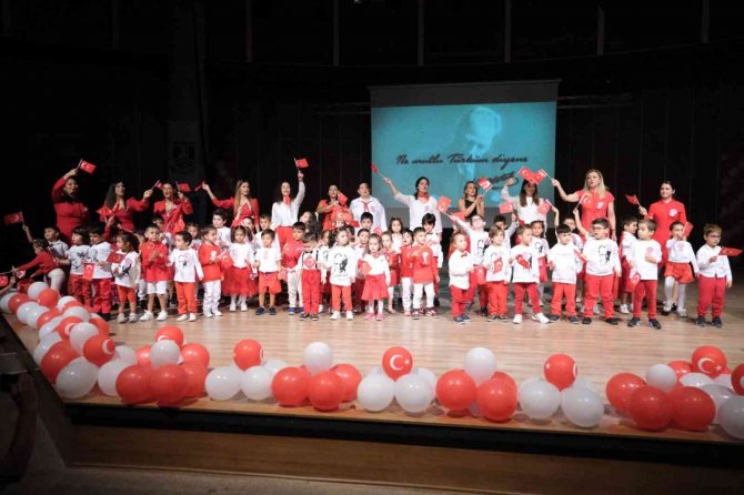 Minik Öğrencilerin 29 Ekim Gösterisi Büyük İlgi Gördü