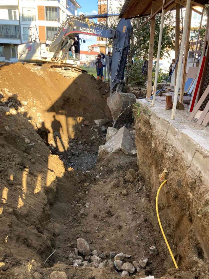 İ̇nşaat Kazısında Roma Dönemine Ait Lahit Bulundu