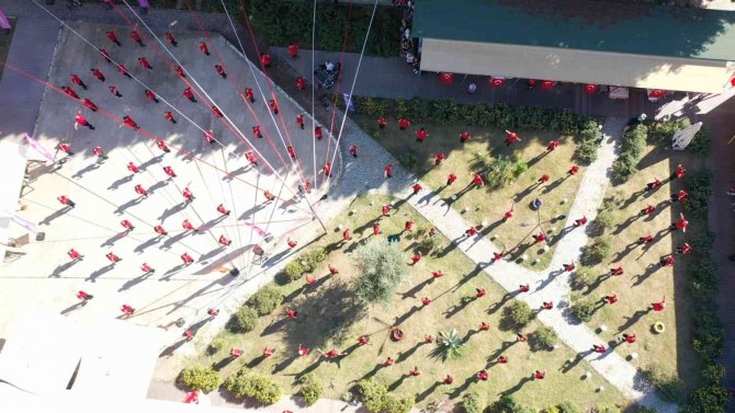 Mezitli’de ’99. Yılda 99 Zeybek’ Gösterisi