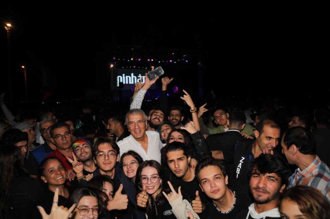 Mezitli’de Cumhuriyet Coşkusu Pinhani İle Yaşandı