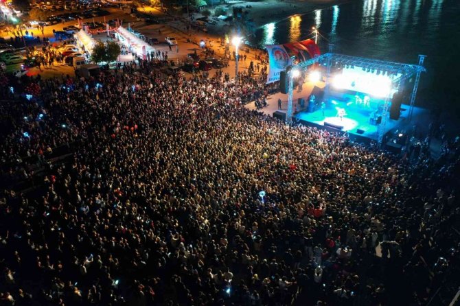 Mezitli’de Cumhuriyet Coşkusu Pinhani İle Yaşandı