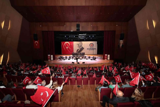 Denizli’de Cumhuriyet Konseri İzleyenleri Mest Etti