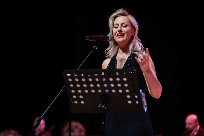 Denizli’de Cumhuriyet Konseri İzleyenleri Mest Etti