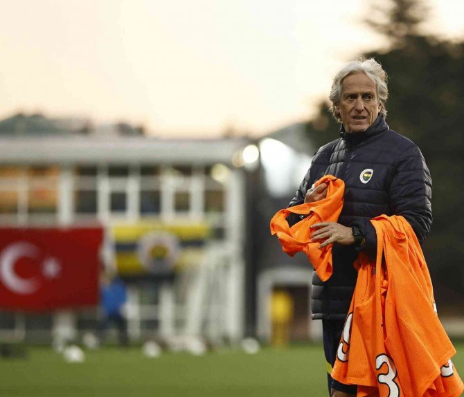 Fenerbahçe, İ̇stanbulspor Maçı İçin Kampa Girdi