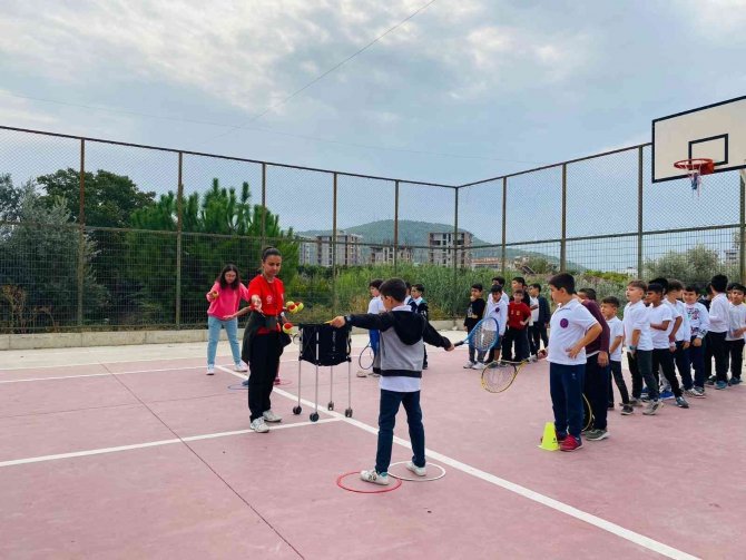 İ̇lkokullarda Spor Dalı Eğitim Projesi Kumluca’da 550 Öğrenci İle Başladı