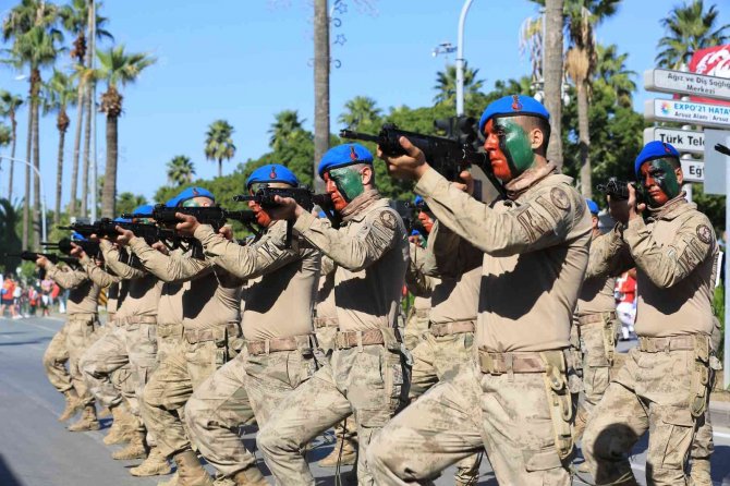 Hatay’da Türk Komandolarının Gösterisi Gururlandırdı