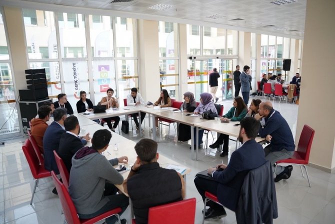 İ̇lim Yayma Vakfı Mütevelli Heyeti Başkanı Bilal Erdoğan, Mardin’de Gençlerle Buluştu