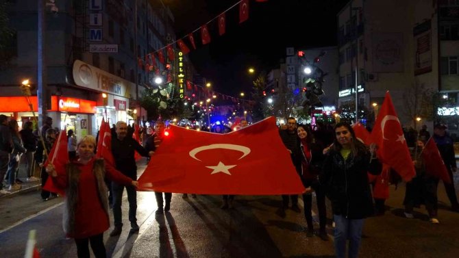 Cumhuriyetin 99. Yıl Kutlamaları Fener Alayı İle Devam Etti