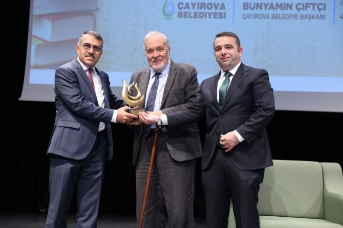 Prof. Dr. İ̇lber Ortaylı, Cumhuriyet’in İlk Yüzyılını Gençlere Anlattı