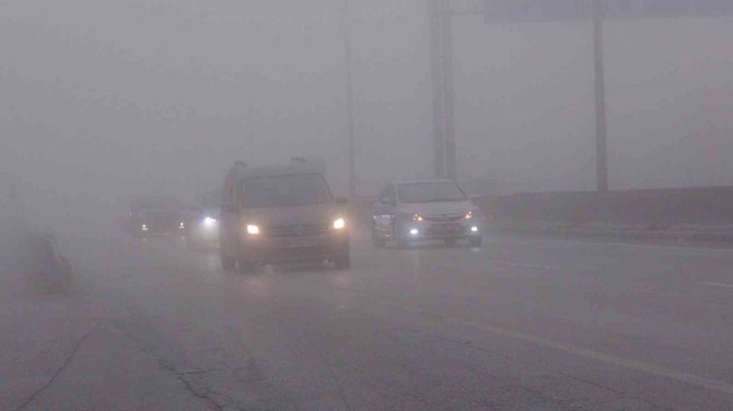 Kocaeli’de Yoğun Sis Sebebiyle Göz Gözü Görmüyor