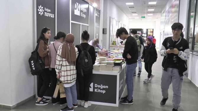 Binlerce Kitabın Yer Aldığı Fuar Kapılarını Okuyucularına Açtı