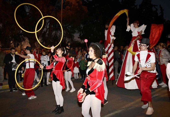 Kuşadası 5 Kilometre Uzunluğundaki Kortej İle Cumhuriyet İçin Yürüdü