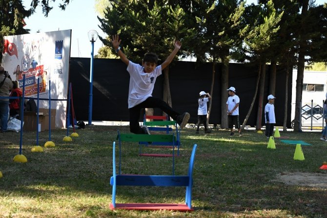 Kuşadası’nda Cumhuriyet Çocukları Spor Şenliği Yapıldı