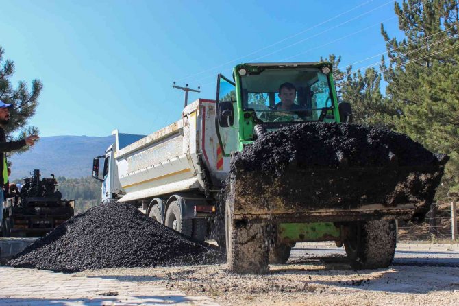 Hamidiye Mahallesi Hoca Ahmet Yesevi Caddesi’ne Sıcak Asfalt