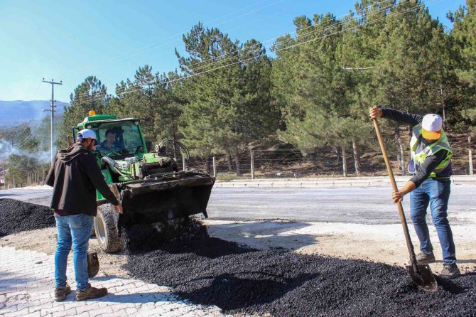 Hamidiye Mahallesi Hoca Ahmet Yesevi Caddesi’ne Sıcak Asfalt