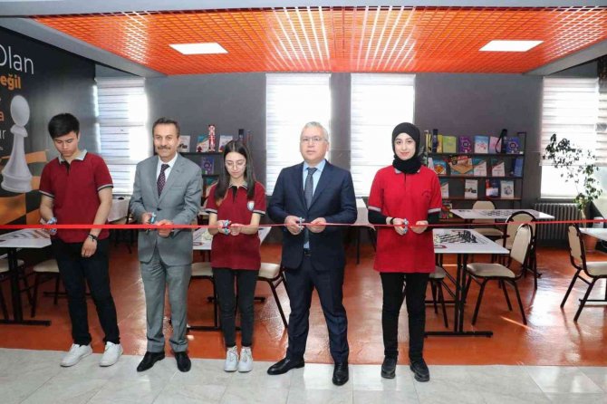 Lisede ‘Matematik Koridoru’ Oluşturuldu