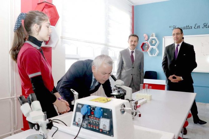 Lisede ‘Matematik Koridoru’ Oluşturuldu