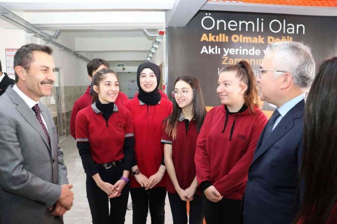 Lisede ‘Matematik Koridoru’ Oluşturuldu