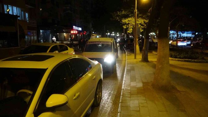 Trafiği Felç Eden Hatalı Parka Vatandaş Müdahale Etti