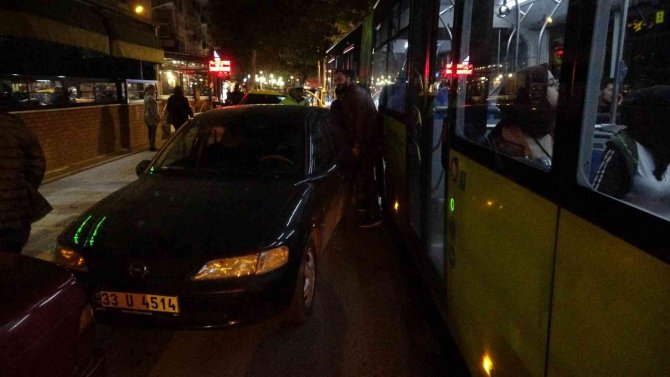 Trafiği Felç Eden Hatalı Parka Vatandaş Müdahale Etti