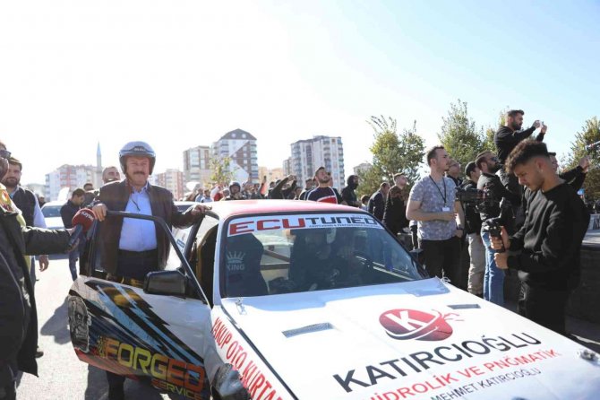 Heyecan Ve Aksiyon Dolu Oto Slalom Yarışmasına Yoğun İ̇lgi