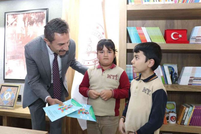 Minik Öğrenciler Hayallerini Kitaplaştırdı