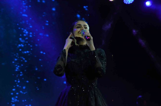 Elif Buse Doğan, Cumhuriyet Bayramı’nda Ordu’da Sahne Aldı