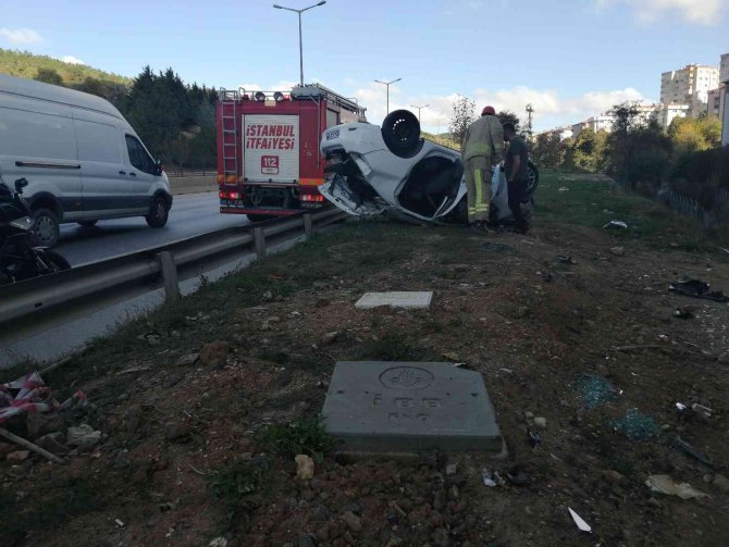 Sancaktepe’de Yoldan Çıkan Otomobil Takla Attı: 1 Yaralı