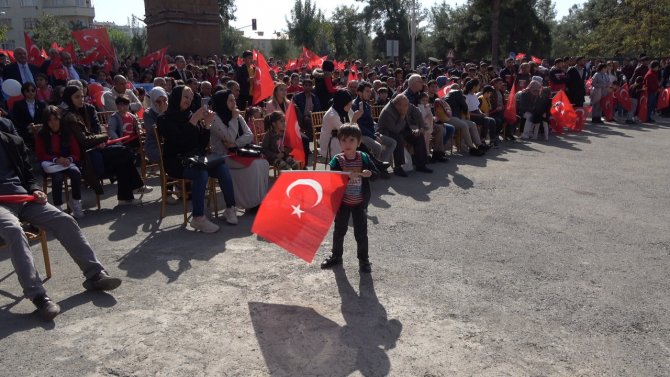 Siirt’te Bayrama Çocukların Bayrak Sevgisi Damga Vurdu