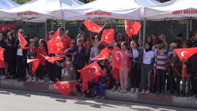 Siirt’te Bayrama Çocukların Bayrak Sevgisi Damga Vurdu