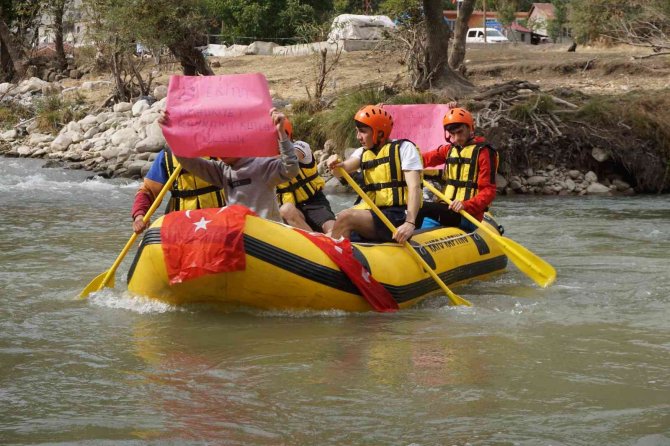 Şırnak’ta Cumhuriyet Bayramı Rafting İle Kutlandı