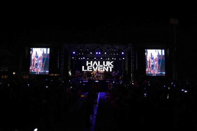 Tarsus’ta Haluk Levent Coşkusu