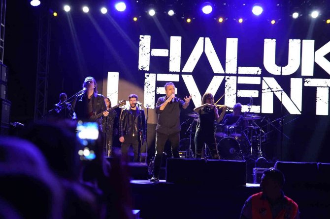 Tarsus’ta Haluk Levent Coşkusu