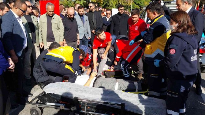 Kırklareli’nde 29 Ekim Kutlamalarında Fenalaşan Gazi Hastaneye Kaldırıldı