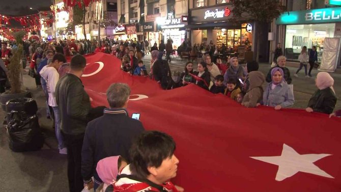 Ümraniye’de Cumhuriyet Bayramı Fener Alayı’yla Kutlandı