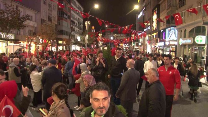 Ümraniye’de Cumhuriyet Bayramı Fener Alayı’yla Kutlandı