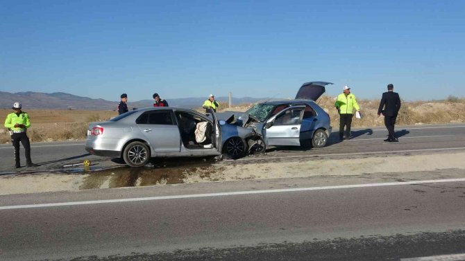 Uşak’ta Trafik Kazası: 1 Ölü, 4 Ağır Yaralı
