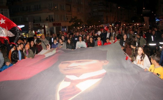 Çınarcık’ta Fener Alayı Yürüyüşü Yapıldı