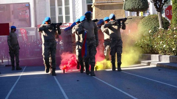 29 Ekim Cumhuriyet Bayramı Kutlamalarına At Sırtında Katıldı